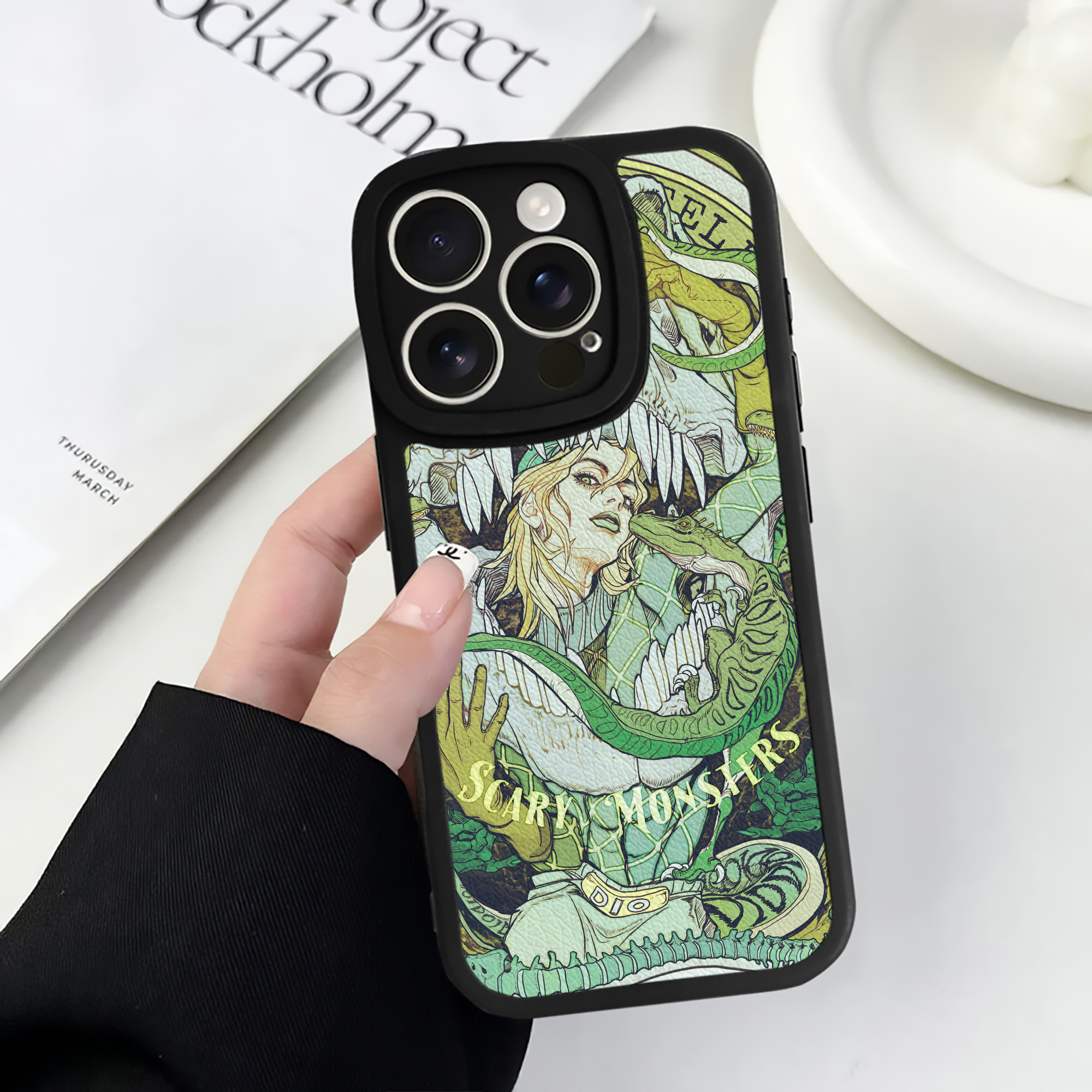 （画像用） ジョジョの奇妙な冒険 JoJo's Bizarre Adventure 【iPhone 16シリーズ対応】シリコンスマホケース（レザー調） 材質：シリコン
